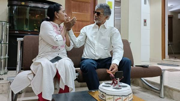 தனியாக பிறந்தநாள் கொண்டாட்டம்
