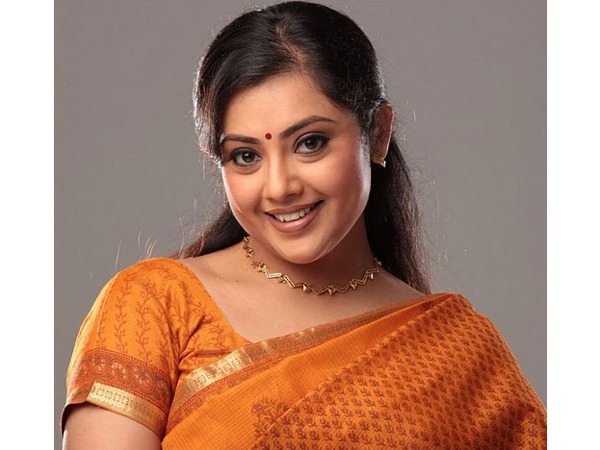 முகம் காட்டிய நிலவு