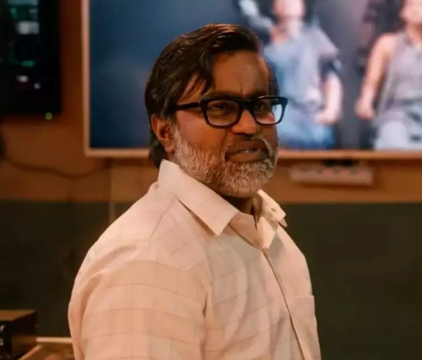 பாடலாசிரியராக செல்வராகவன்