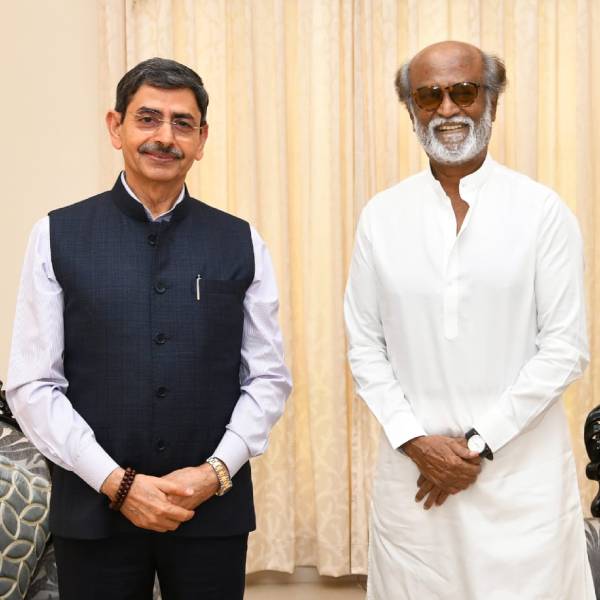மீண்டும் அரசியல் என்ட்ரியா