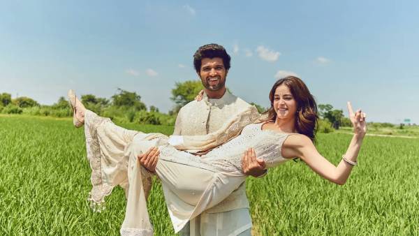 “ஆப்கெல்லா ஐலசா பாணியில் அனன்யா பாண்டேவை அலேக்காக தூக்கிய விஜய் தேவரகொண்டா”: இப்படியும் ப்ரோமோஷனா?