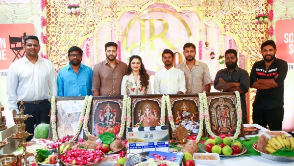 பூஜையுடன் துவங்கிய ஜெயம் ரவி -ராஜேஷின் ஜெஆர்30 படம்.. ஹீரோயின் யாருன்னு பாருங்க! 