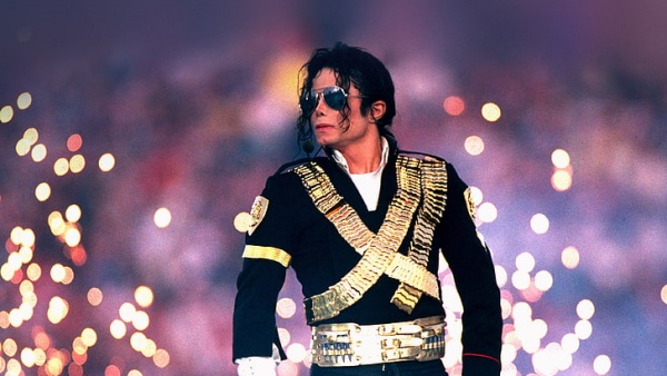  உலக மக்களின் ஆதர்ச இசை நாயகன் மைக்கேல் ஜாக்சன்..50 வயதில் மரணித்தவரின் மரணமில்லா வாழ்க்கை