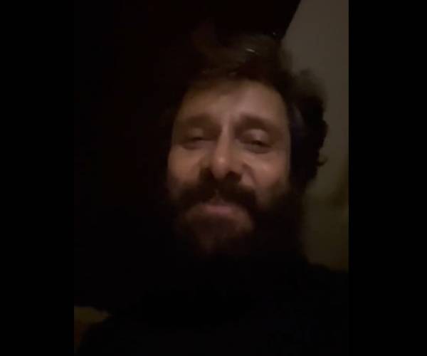 ட்விட்டரில் சீயான்