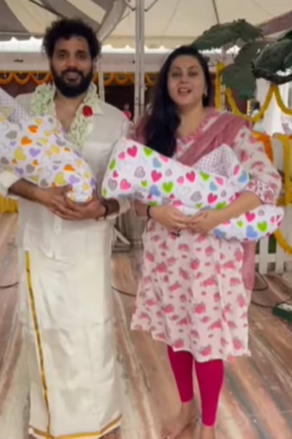 இரட்டை குழந்தைக்கு தாயானார் நமீதா