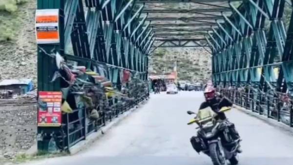 பைக் ரைட் செய்த அஜித்