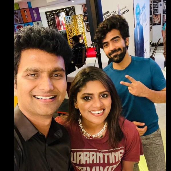 விஜய் டிவி பிரபலங்களுடன்