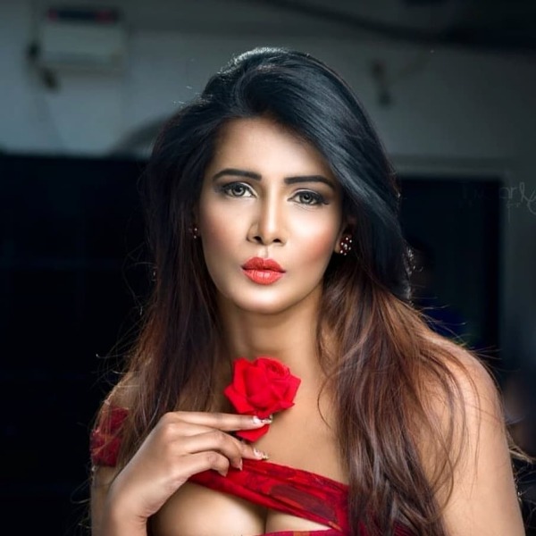 மாடலிங் டூ சினிமா அறிமுகம்