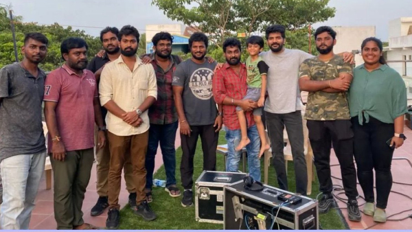 கையில் குழந்தையுடன் கவின்