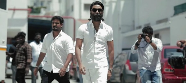 தனுஷ் ஒரு லட்சம்