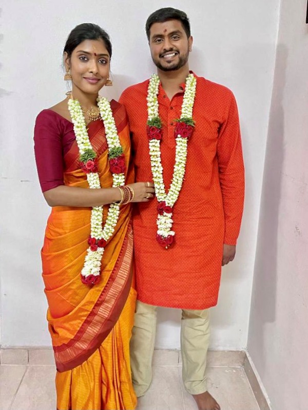 காதலனை கரம்பிடித்த காயத்ரி ரெட்டி