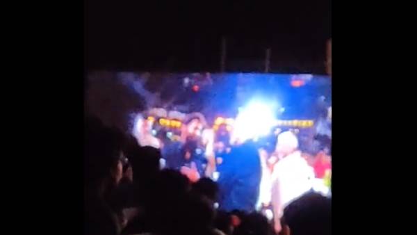 விக்ரமும் காலில் விழுந்தார்