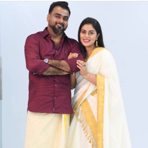 வருங்கால கணவருடன்