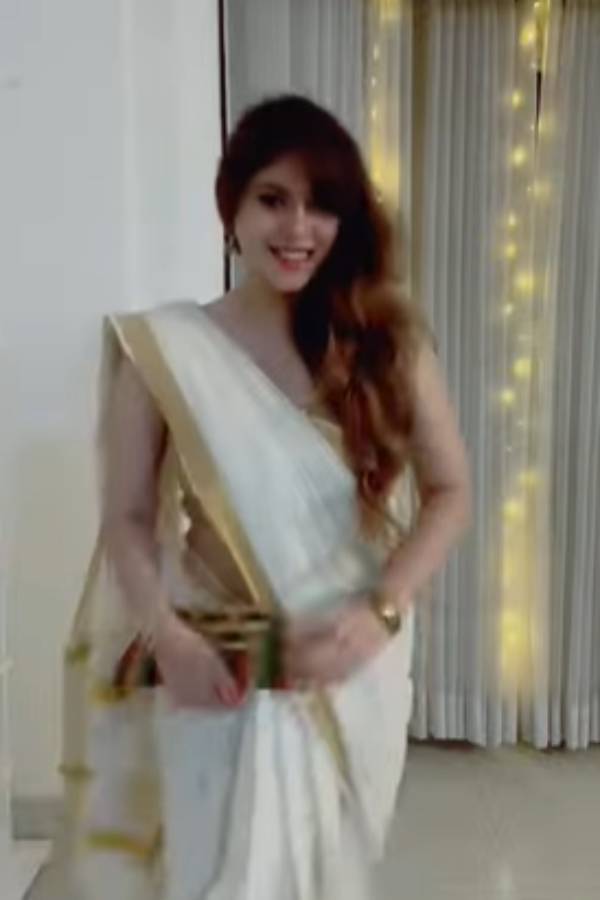 சேலை கட்டும் வீடியோ
