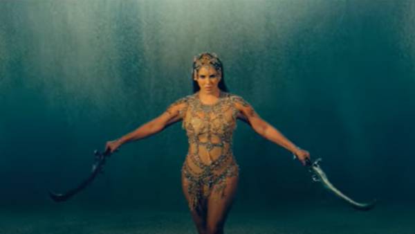 நாரு நாரா கிழிச்சி பார்த்து இருக்கியா? வெளியானது சன்னி லியோனின் ‘ஓ மை கோஸ்ட்’ டீசர்!