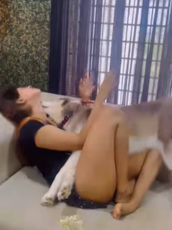 கட்டிப்புரண்டு முத்தம்