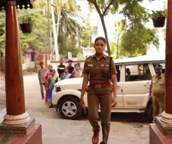 முதல் நிலை தேர்வு மட்டும் எழுதி இண்டர்வியூக்கு போகும் நாயகி