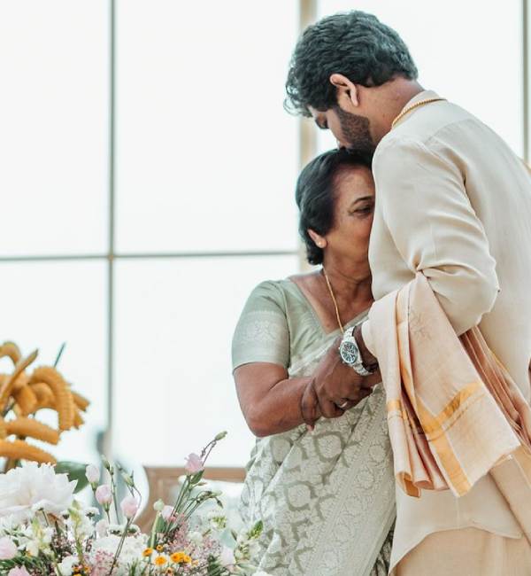 மாமியாருக்கு முத்தம்