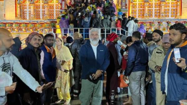 பத்ரிநாத்தில் அஜித் சாமி தரிசனம்.. படத்தோட டைட்டில் எப்ப சார் வரும்.. ரசிகர்கள் கோரிக்கை! 