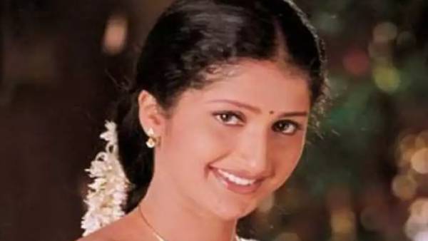 ப்ரத்யூக்ஷா..புன்னகை மன்னன் பாணியில் காதலி மரணம்