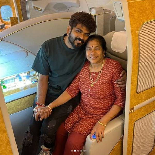 அம்மா முகத்தில் மகிழ்ச்சி