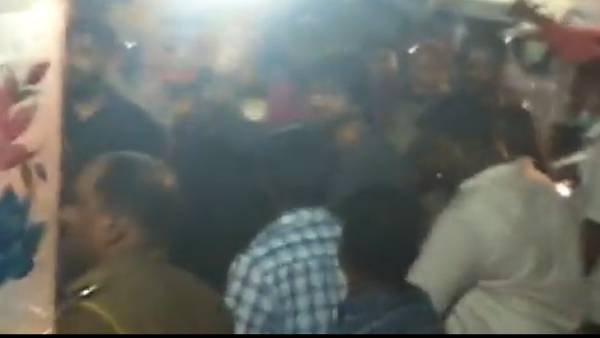 போலீஸ் தடியடி