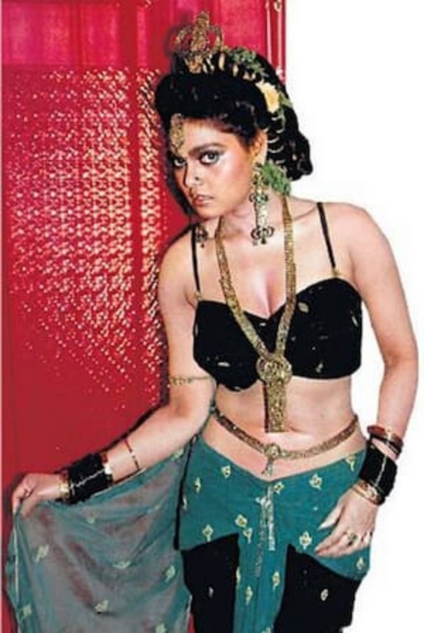 ஐட்டம் பாடலுக்கு டான்ஸ்