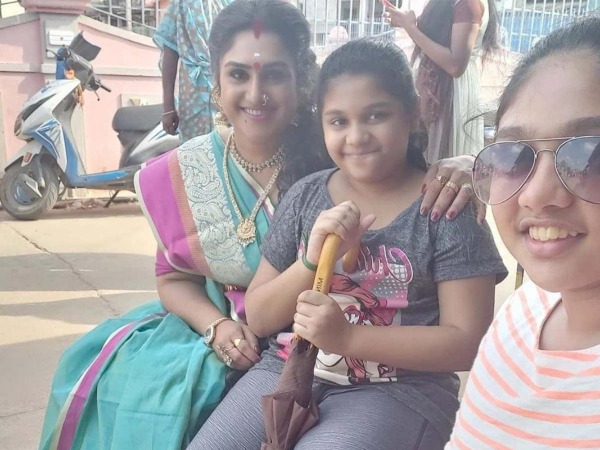 அவள் மனசெல்லாம் இங்கு தான் இருக்கும்