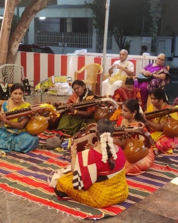 பரதநாட்டியம், வீணை புகைப்படங்கள்