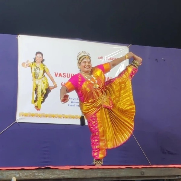 ரசிகர்களை கவர்ந்த இந்திரஜா