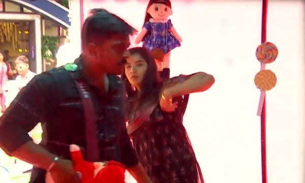 எங்க கையை வச்சி தள்ளினான் தெரியுமா