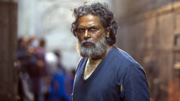 இரட்டை வேடங்கள்