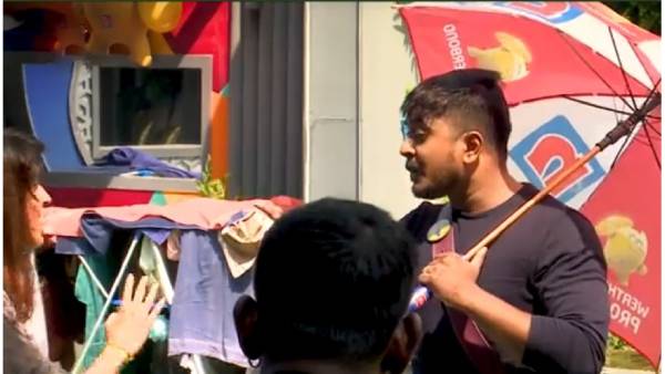 செருப்பை கழட்டிய ஆயிஷா
