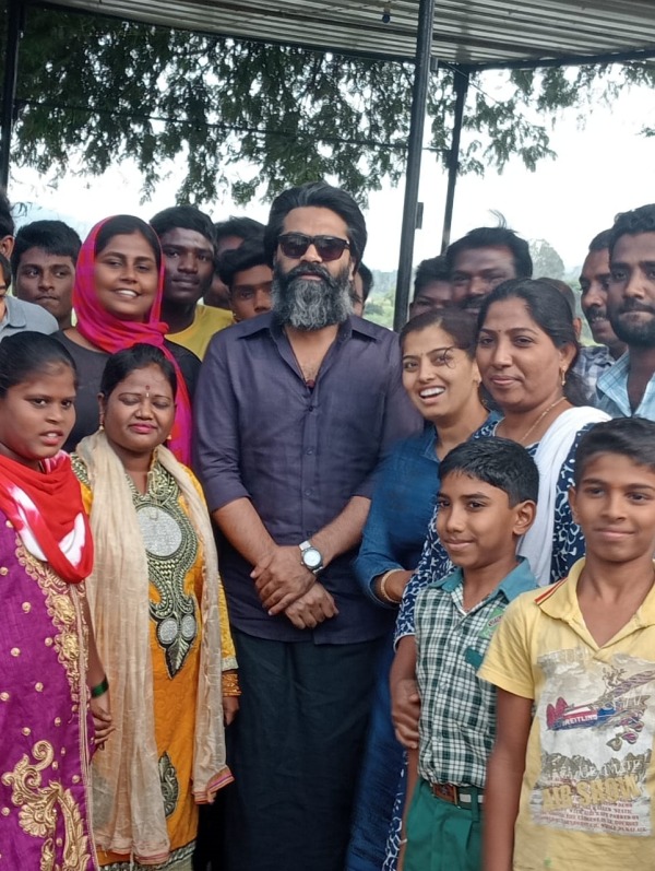 குழந்தைகள் பெண்களுடன்