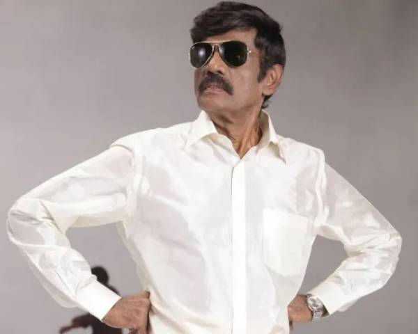 கவுண்டமணி ரிட்டர்ன்ஸ்
