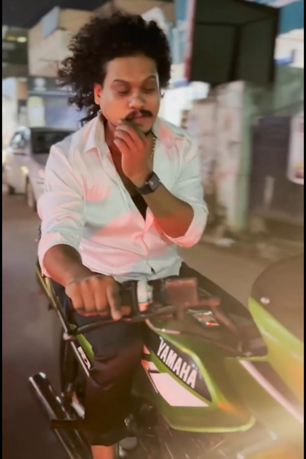 சமூக வலைதளங்களில் பதிவு