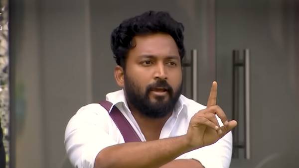 வெள்ளை சட்டை போட்டுட்டு, அரசியல்வாதினு