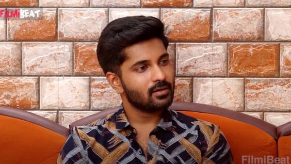 சந்தோஷமாக இருக்கிறேன்