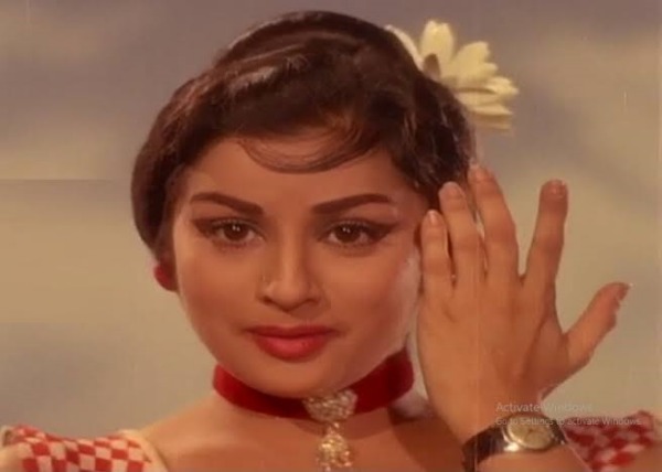 ஆனந்தத்தில் கண்ணீர் சிவந்தது