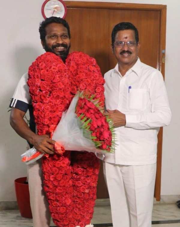 முன்னணி இயக்குநர்
