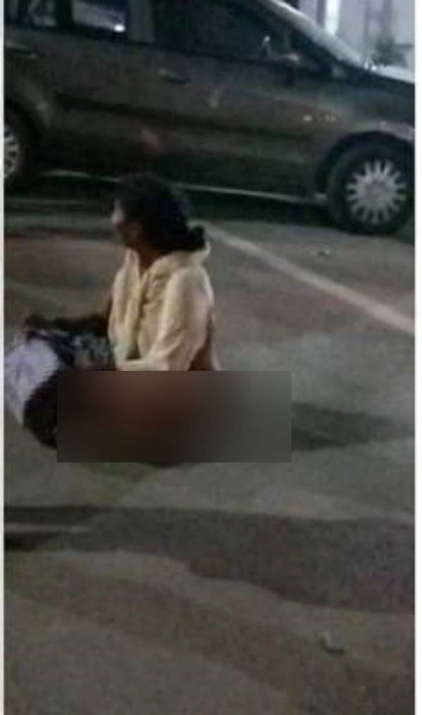 நிர்வாணமாக போராட்டம்