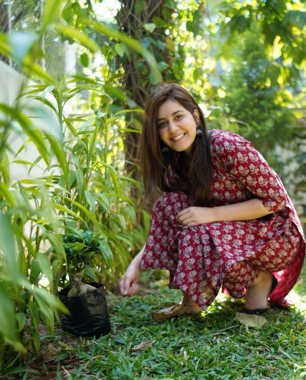 8 மில்லியன் பாலோயர்கள்