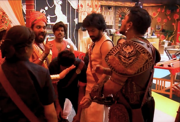 ராஜா ராணி டாஸ்க்கால் நொந்துப்போன ஹவுஸ்மேட்ஸ்கள்