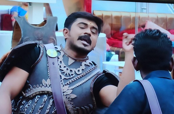 பிக்பாஸையே மோசடிக்கு கூட்டுச் சேர்த்த அசீம்