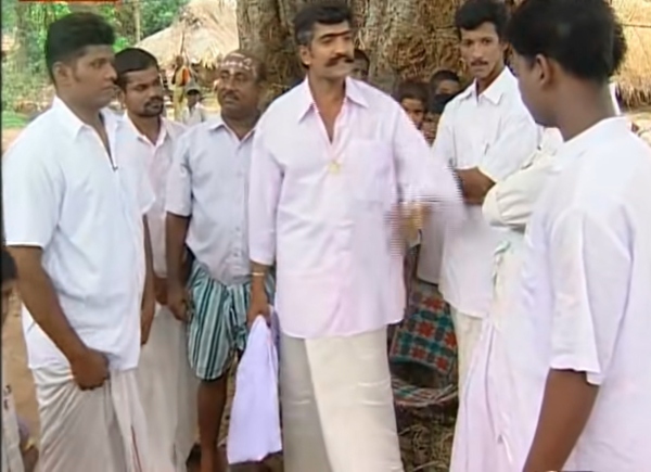 பல மீம்ஸுகளுக்கும், காமெடிகாட்சிகளுக்கும் தீனிப்போட்ட படம்