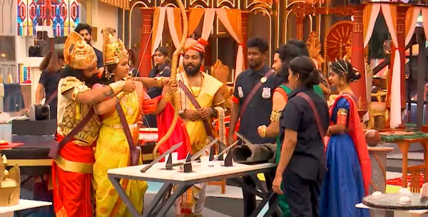 கேப்பில் கிடா வெட்டி பாகுபலி ஸ்டைலில் கட்டி அணைத்த ராபர்ட் மாஸ்டர்