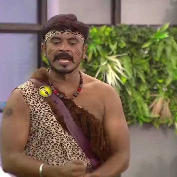 அனைவருடனும் சண்டை