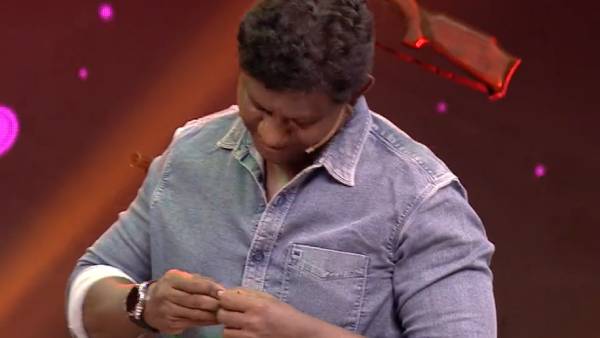 தீனா அஜித்துக்கே டஃப் கொடுப்பாரு போல.. வில்லன் நடிகர் சாய் தீனா என்னம்மா ப்ரொபோஸ் பண்றாரு! | Villain Actor Sai Dheena's super love proposal scene grabs fans attention 3 சாய் தீனா ப்ரொபோஸ்