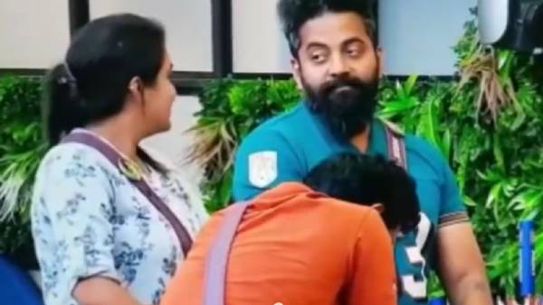 சைட் அடிக்கும் ராபர்ட் மாஸ்டர்