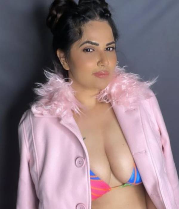 பிகினி உடைகளில்